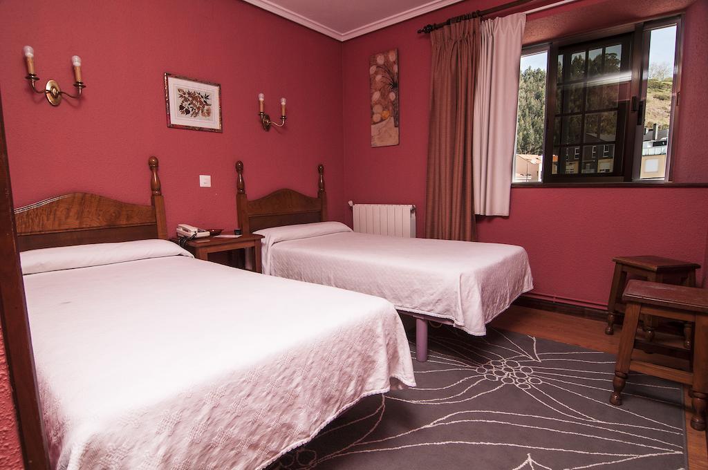 Hotel Riodeva Unquera Pokoj fotografie