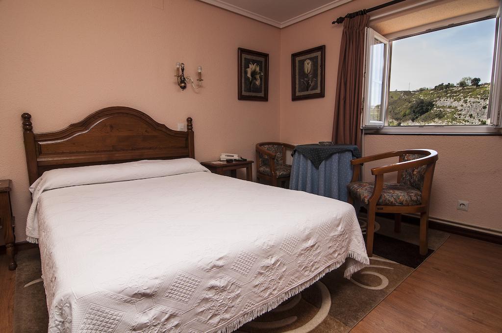 Hotel Riodeva Unquera Pokoj fotografie
