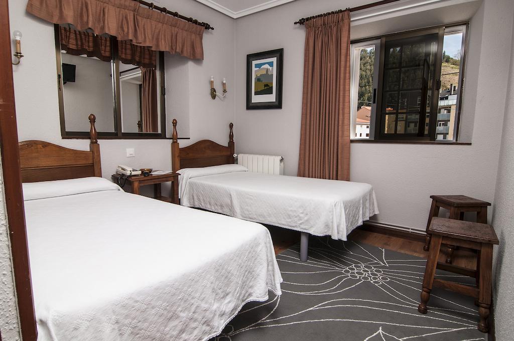 Hotel Riodeva Unquera Pokoj fotografie